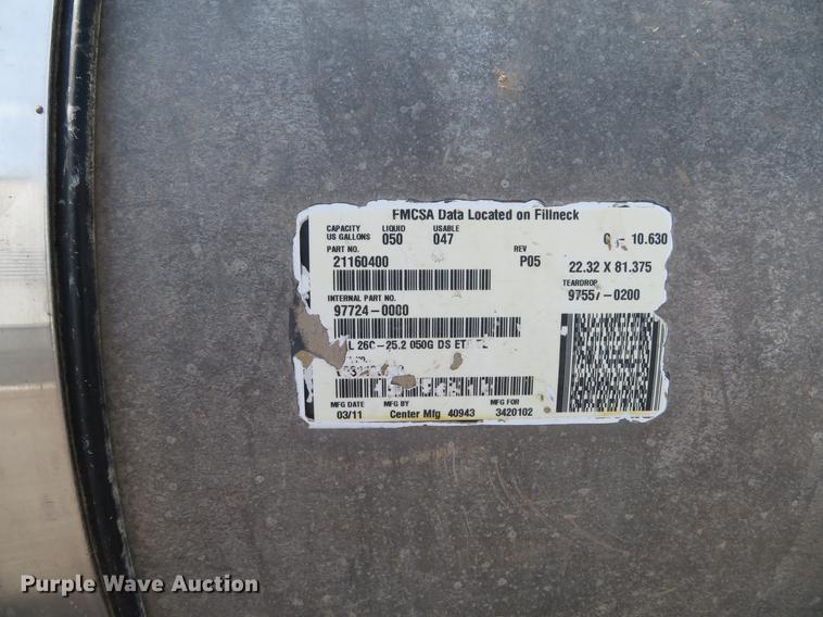 image for item DE8034 2012 Mack CHU613 semi truck