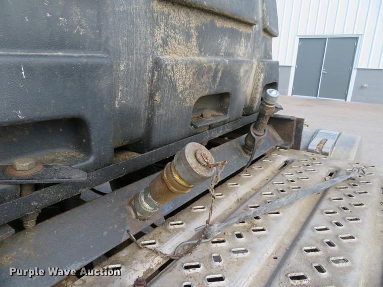 image for item DE8034 2012 Mack CHU613 semi truck