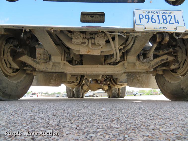 image for item DE8034 2012 Mack CHU613 semi truck