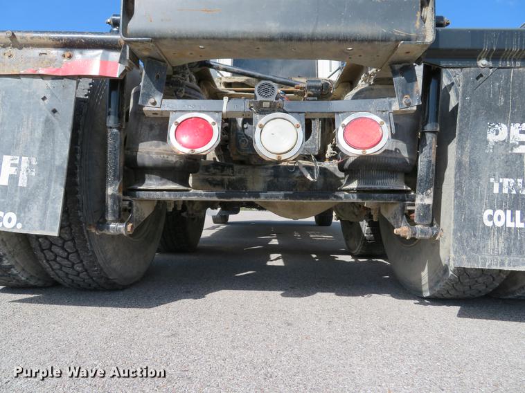 image for item DE8034 2012 Mack CHU613 semi truck