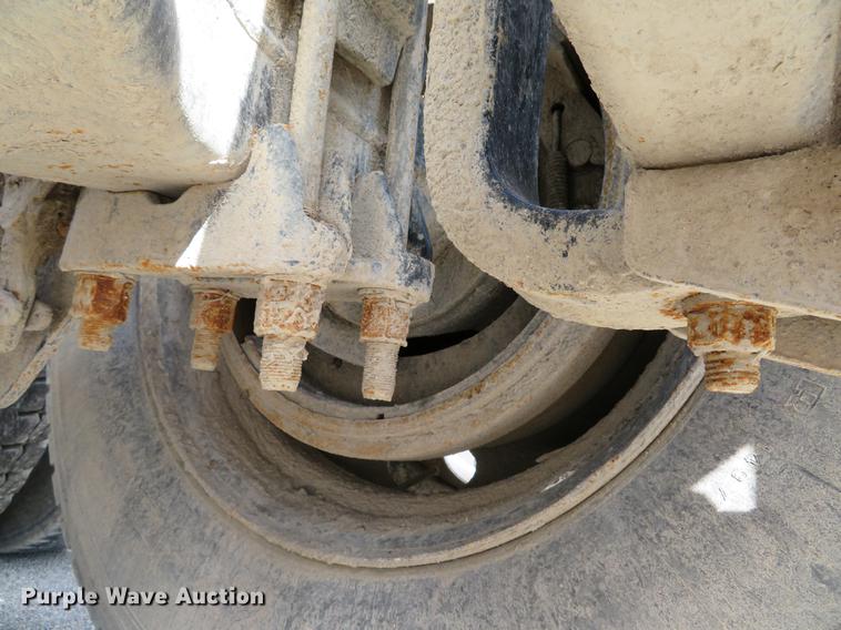 image for item DE8034 2012 Mack CHU613 semi truck