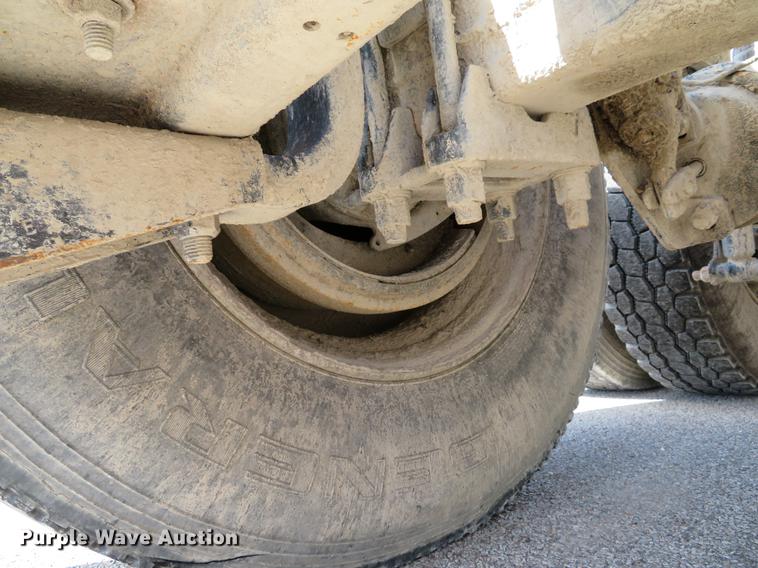 image for item DE8034 2012 Mack CHU613 semi truck