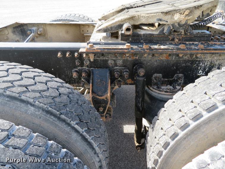 image for item DE8034 2012 Mack CHU613 semi truck