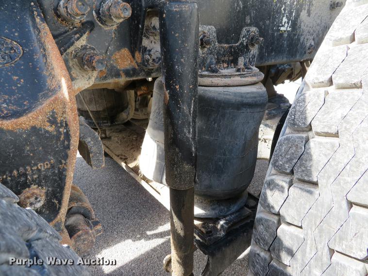 image for item DE8034 2012 Mack CHU613 semi truck