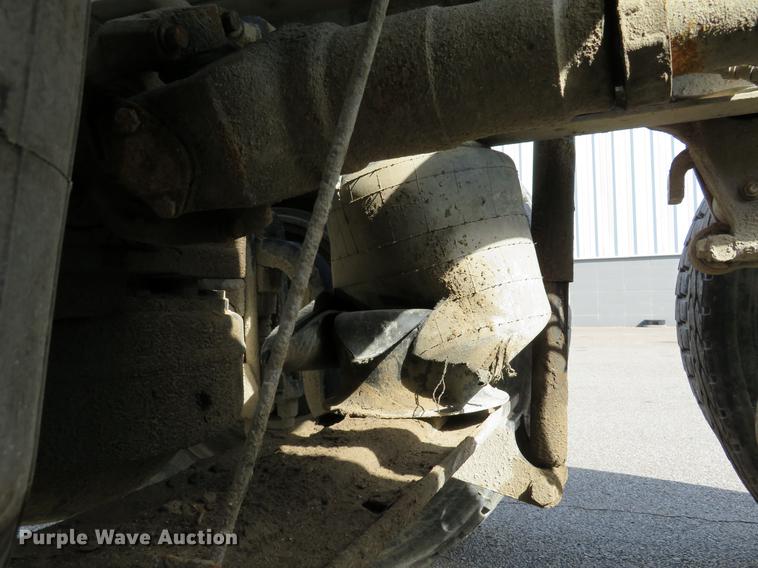 image for item DE8034 2012 Mack CHU613 semi truck