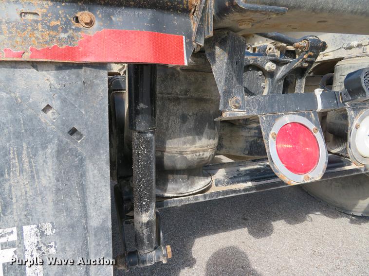 image for item DE8034 2012 Mack CHU613 semi truck