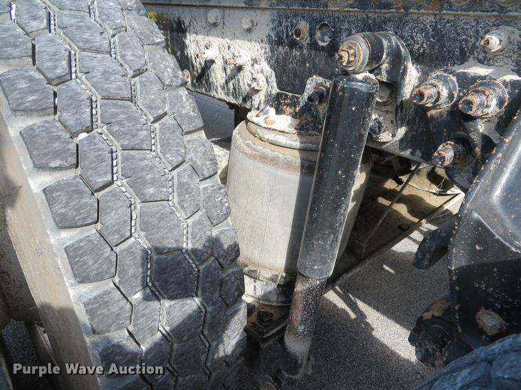 image for item DE8034 2012 Mack CHU613 semi truck