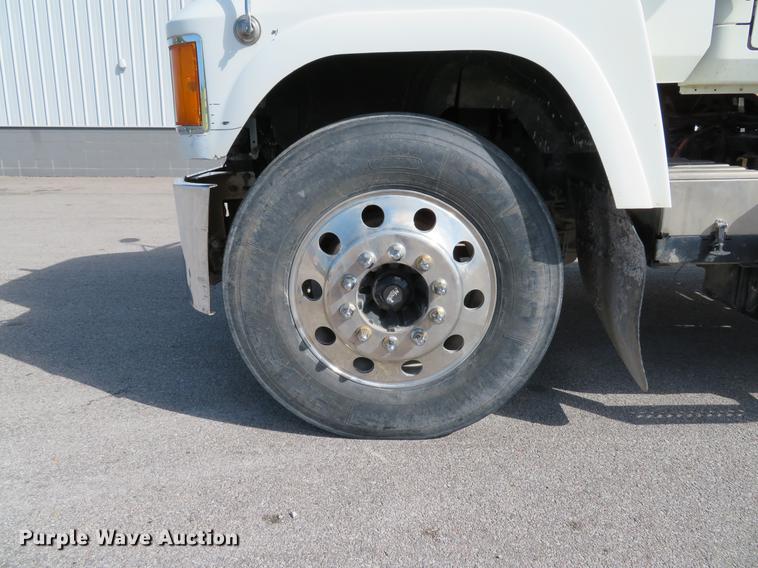 image for item DE8034 2012 Mack CHU613 semi truck