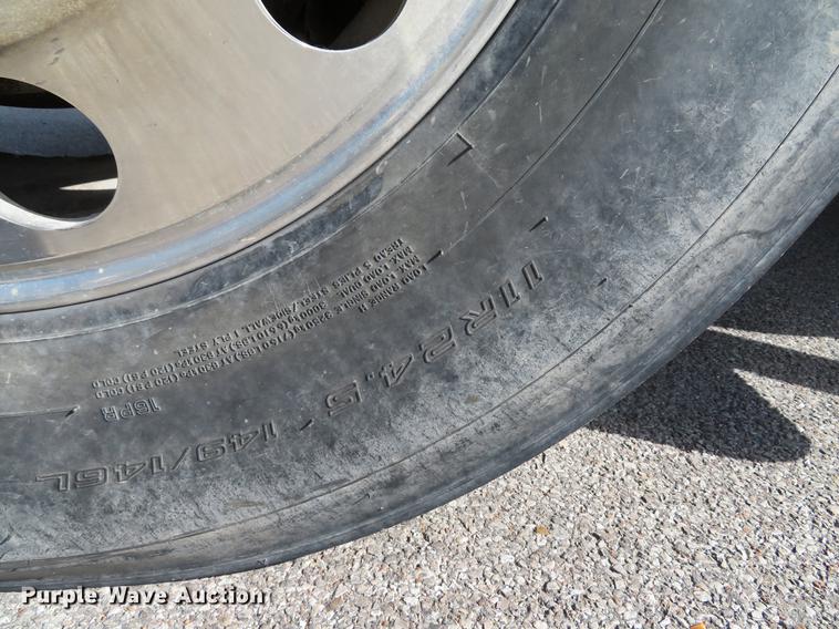 image for item DE8034 2012 Mack CHU613 semi truck