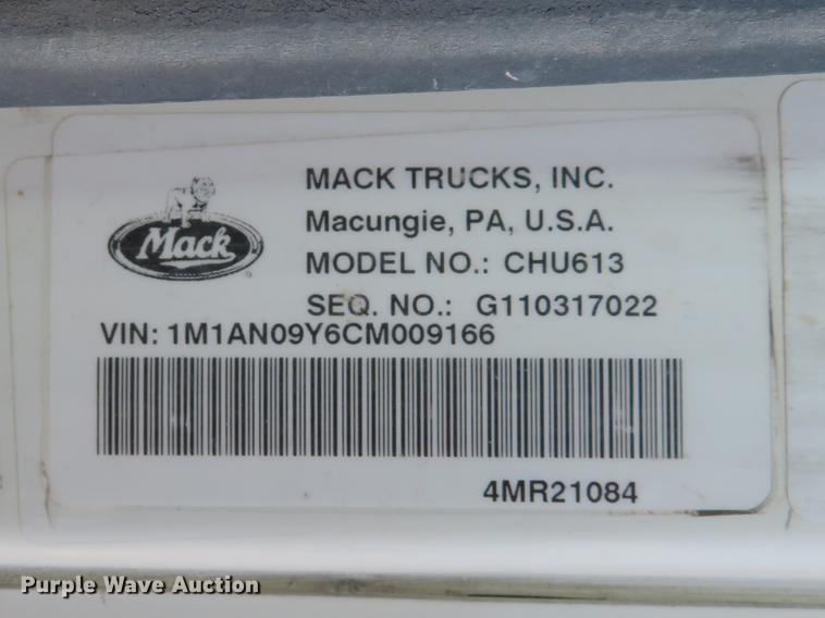 image for item DE8034 2012 Mack CHU613 semi truck