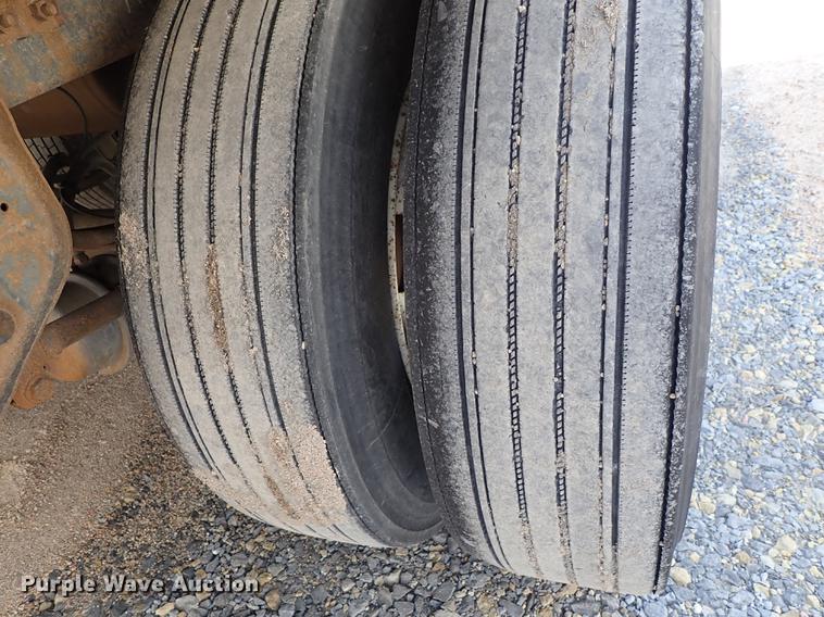 image for item DF1148 2001 Trailmobile dry van trailer