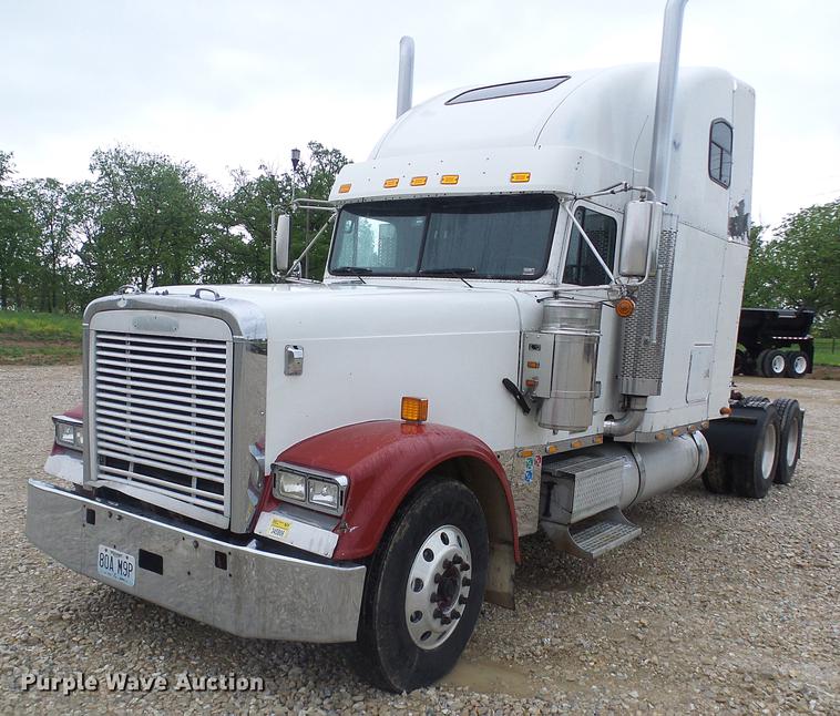 image for item DF7269 2000 Freightliner FLD semi truck