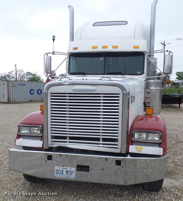 image for item DF7269 2000 Freightliner FLD semi truck