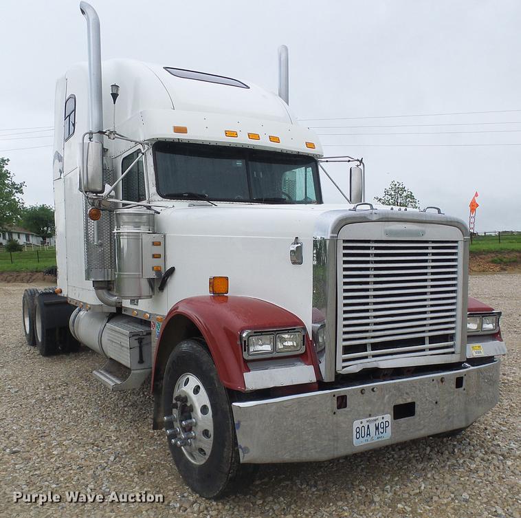 image for item DF7269 2000 Freightliner FLD semi truck