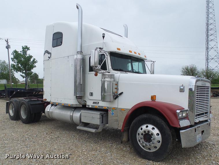 image for item DF7269 2000 Freightliner FLD semi truck
