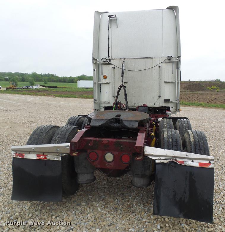 image for item DF7269 2000 Freightliner FLD semi truck