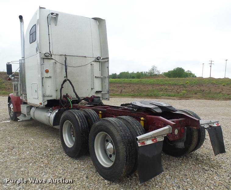 image for item DF7269 2000 Freightliner FLD semi truck