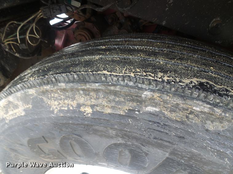 image for item DF7269 2000 Freightliner FLD semi truck