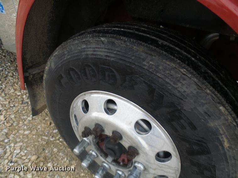 image for item DF7269 2000 Freightliner FLD semi truck