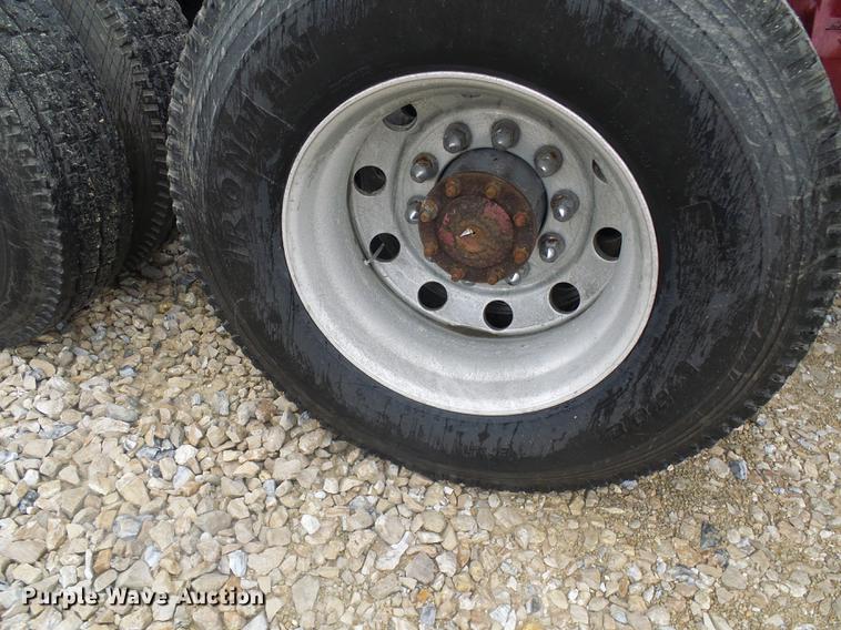 image for item DF7269 2000 Freightliner FLD semi truck