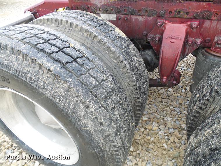 image for item DF7269 2000 Freightliner FLD semi truck