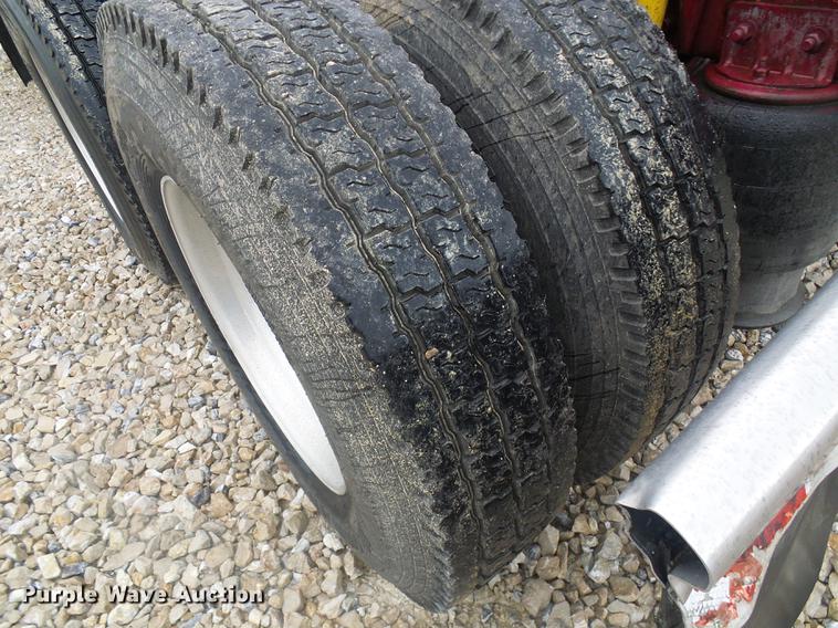 image for item DF7269 2000 Freightliner FLD semi truck