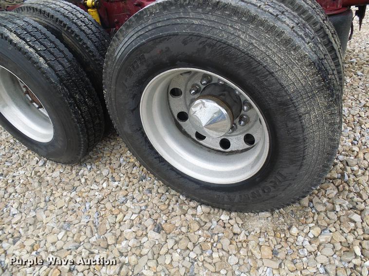 image for item DF7269 2000 Freightliner FLD semi truck