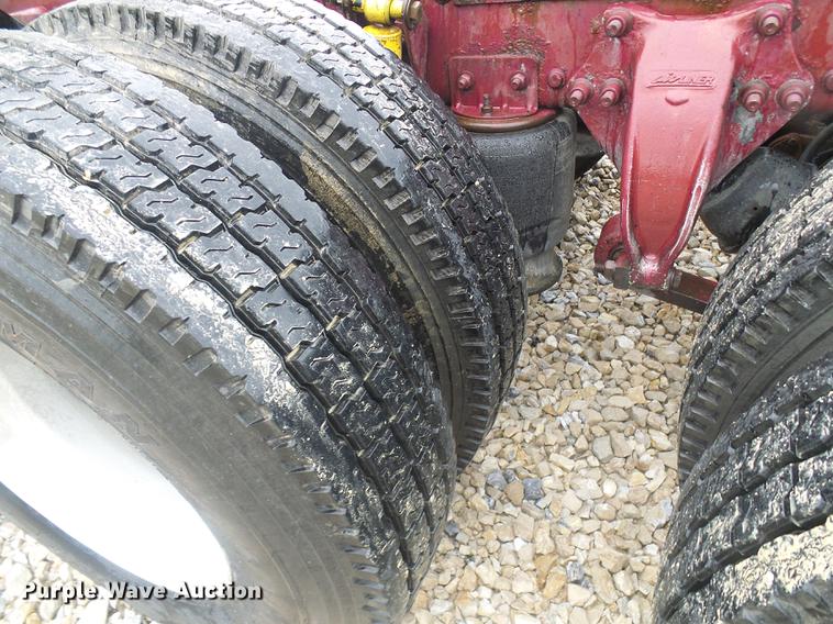 image for item DF7269 2000 Freightliner FLD semi truck