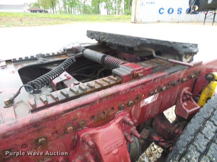 image for item DF7269 2000 Freightliner FLD semi truck