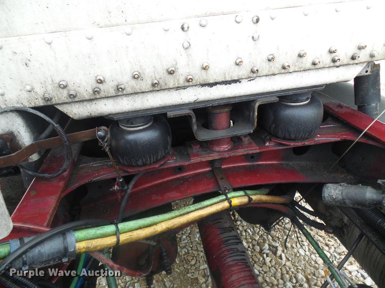 image for item DF7269 2000 Freightliner FLD semi truck