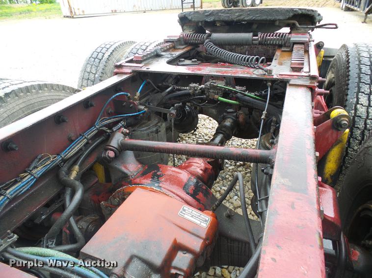 image for item DF7269 2000 Freightliner FLD semi truck