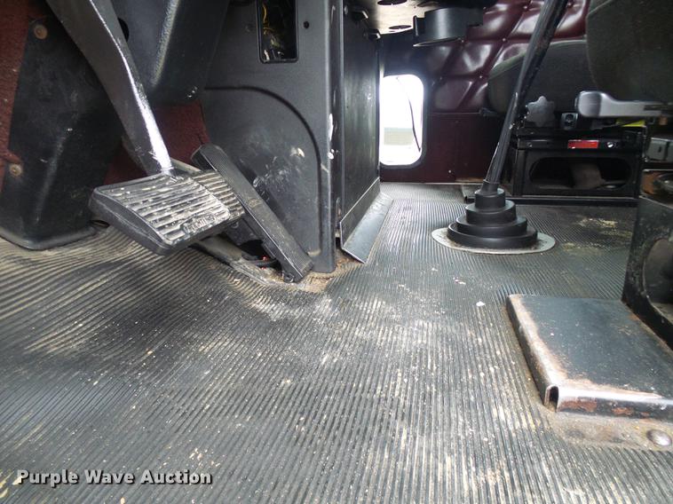 image for item DF7269 2000 Freightliner FLD semi truck