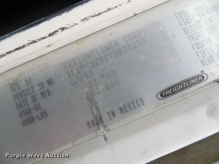 image for item DF7269 2000 Freightliner FLD semi truck