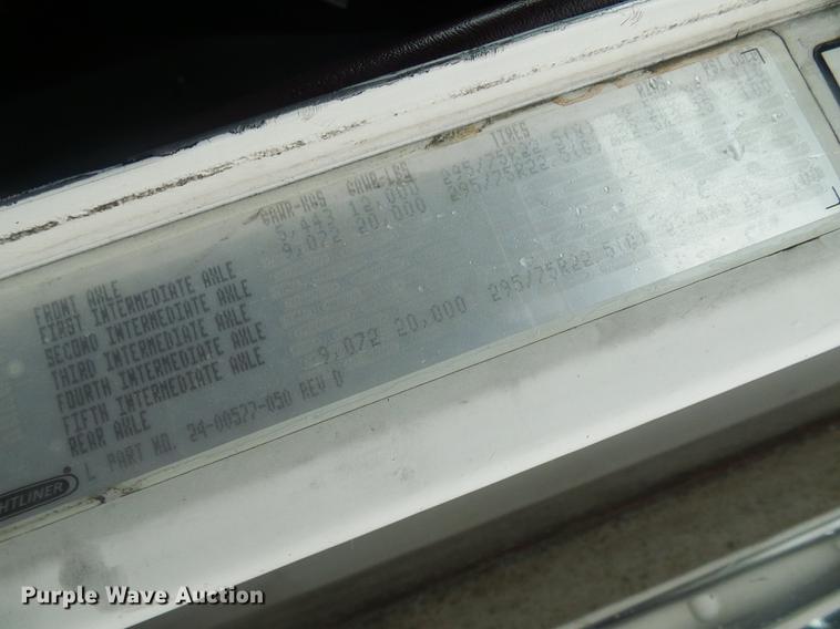 image for item DF7269 2000 Freightliner FLD semi truck