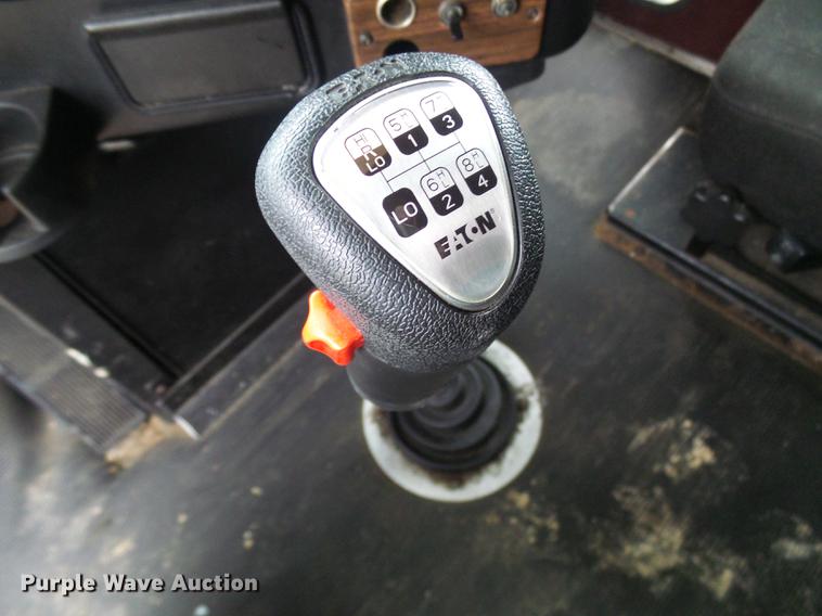 image for item DF7269 2000 Freightliner FLD semi truck