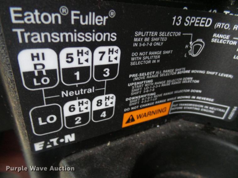 image for item DF7269 2000 Freightliner FLD semi truck