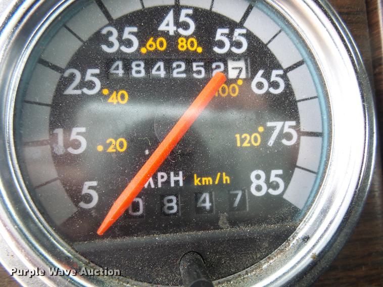 image for item DF7269 2000 Freightliner FLD semi truck