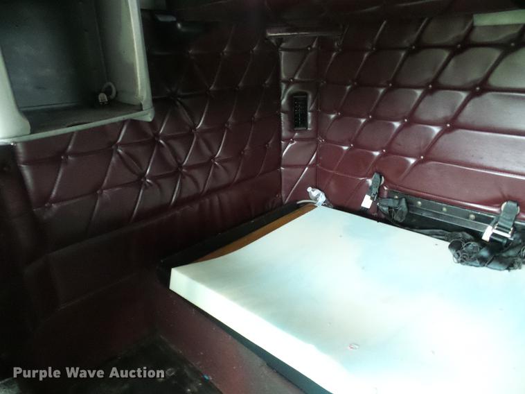 image for item DF7269 2000 Freightliner FLD semi truck