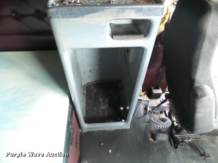 image for item DF7269 2000 Freightliner FLD semi truck