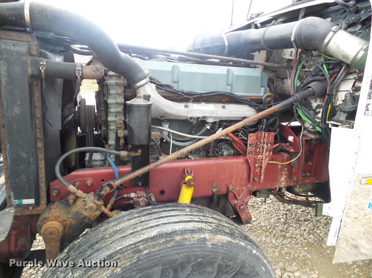 image for item DF7269 2000 Freightliner FLD semi truck