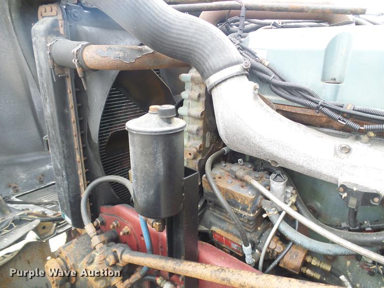 image for item DF7269 2000 Freightliner FLD semi truck