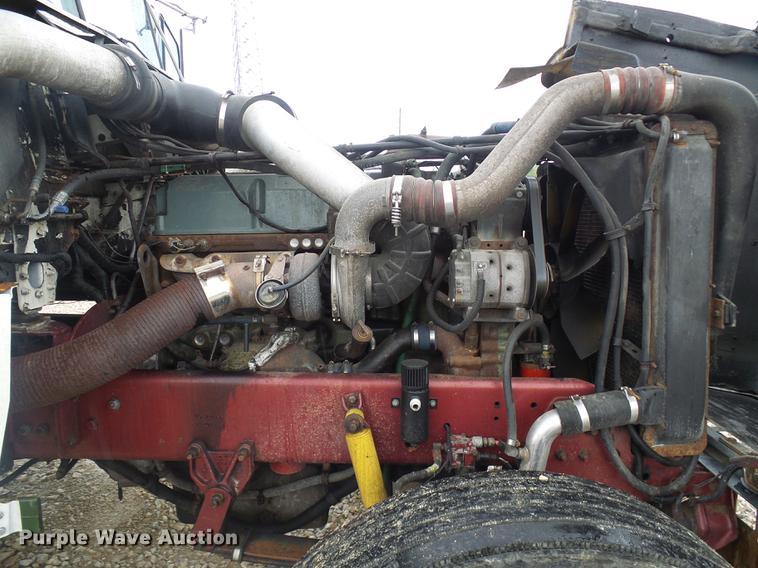 image for item DF7269 2000 Freightliner FLD semi truck