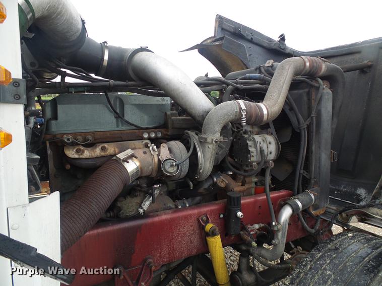 image for item DF7269 2000 Freightliner FLD semi truck