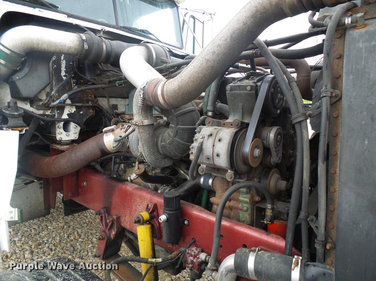 image for item DF7269 2000 Freightliner FLD semi truck