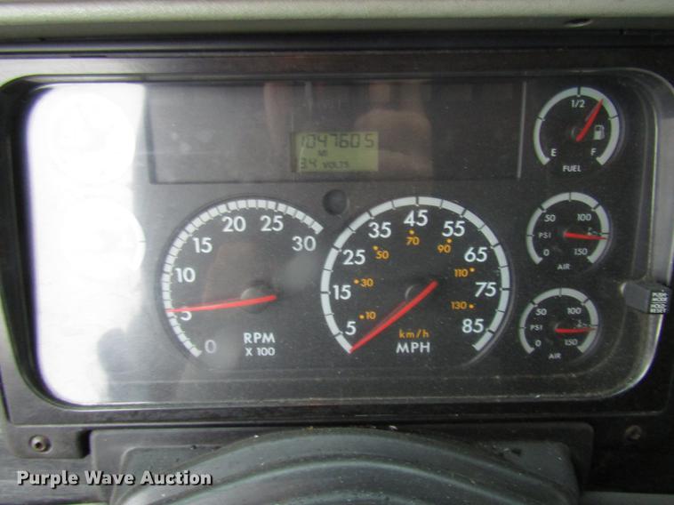 image for item DF7999 2007 Freightliner Columbia semi truck