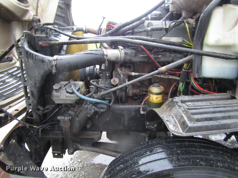 image for item DF7999 2007 Freightliner Columbia semi truck