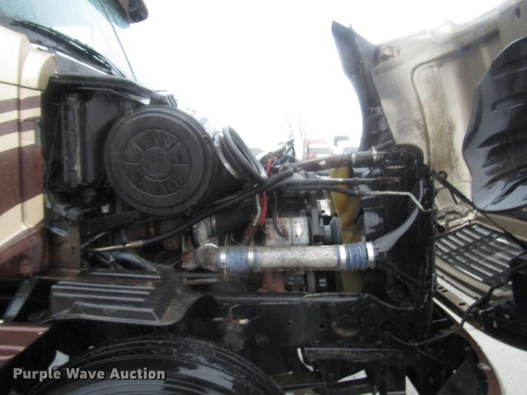 image for item DF7999 2007 Freightliner Columbia semi truck