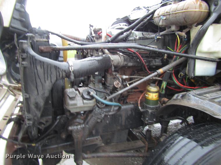 image for item DF7999 2007 Freightliner Columbia semi truck