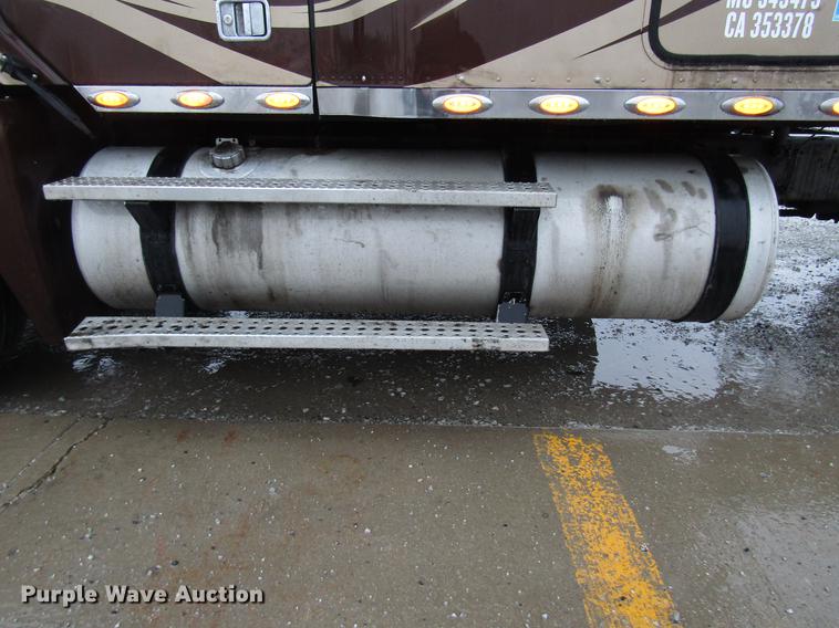 image for item DF7999 2007 Freightliner Columbia semi truck