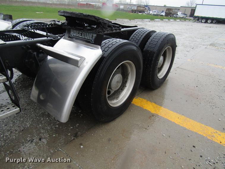 image for item DF7999 2007 Freightliner Columbia semi truck